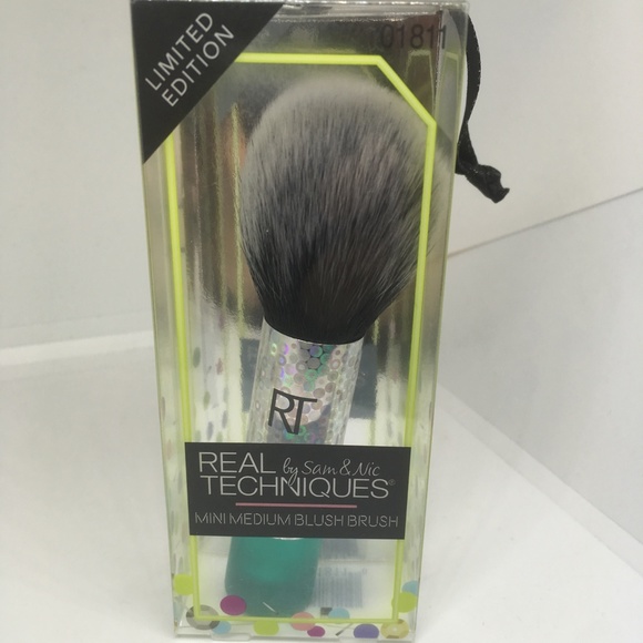 real techniques mini blush brush